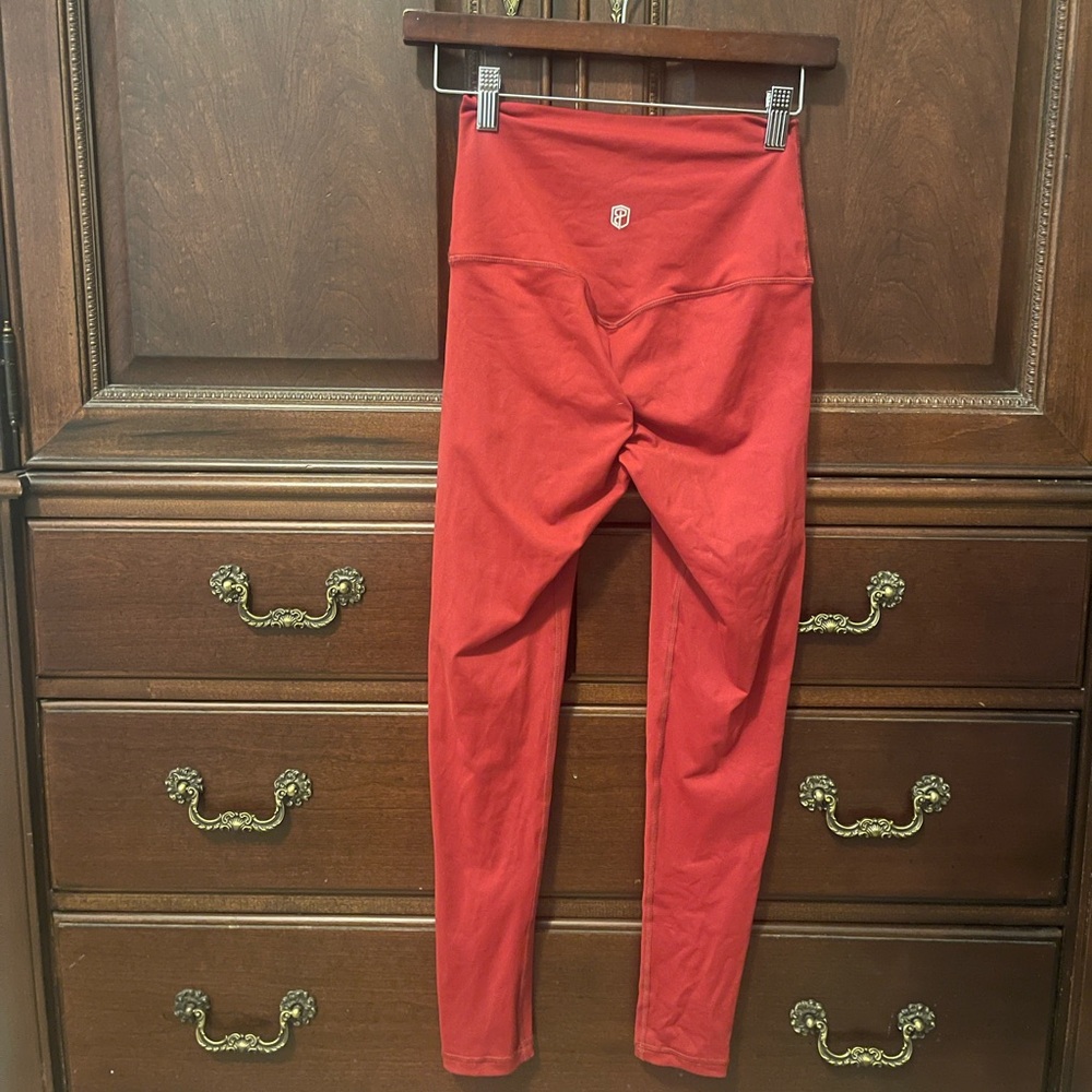 Born Primitive Ladies Lift Yourself Up Leggings 7/8, Wine. Size XS.